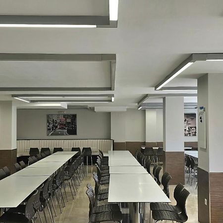 Hostel Residencia Alfil Малага Экстерьер фото
